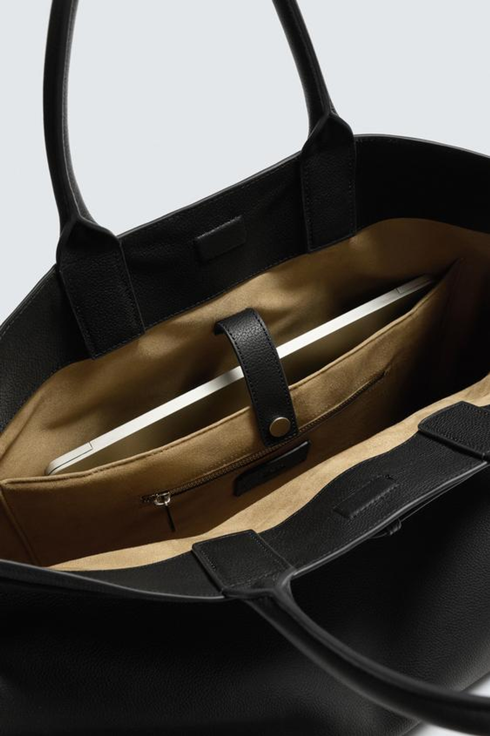 ZARA КОЖАНАЯ СУМКА С РЕМНЕМ, ЧЕРНЫЙ