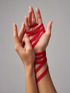 100 К-94/9 Резинка ажурная Lauma 9 мм, красный 100