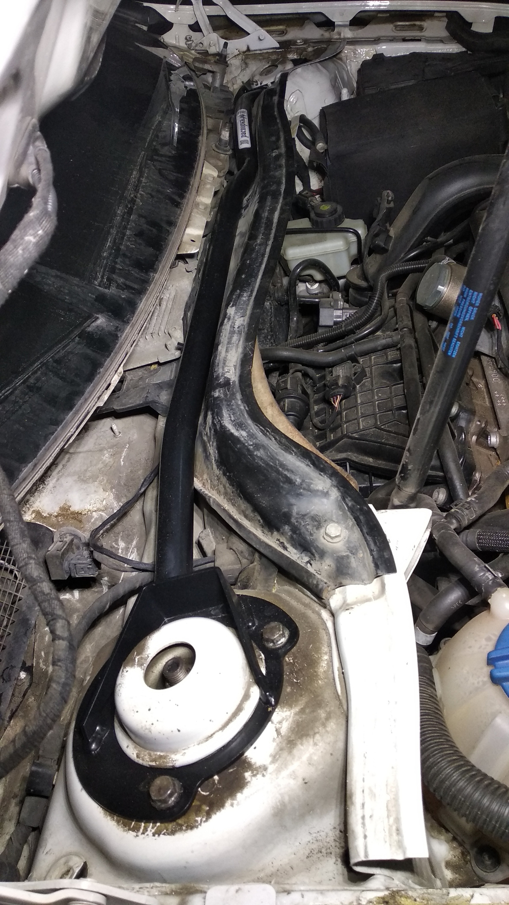 Распорка передних стоек (цельная) Volkswagen Golf 5 (V), 6 (VI) и Skoda Octavia 2 (A5)