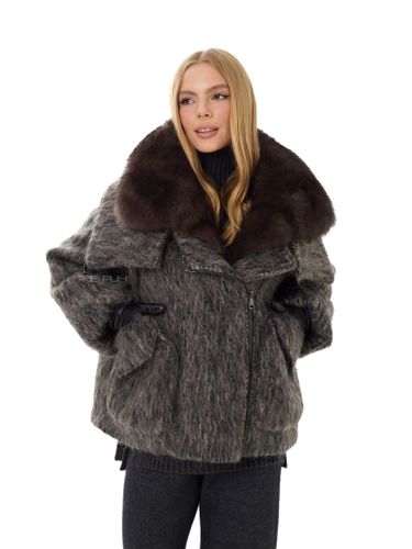 Шоколадный шерстяной пуховик с меховым воротником