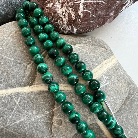 Малахит. Камни для изделий на заказ. Цена зависит от вида заказанного изделия