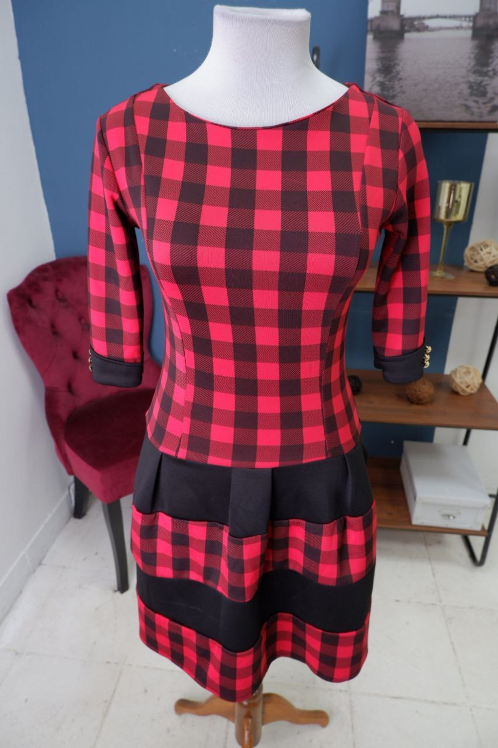 Платье в красно-черную клетку 42-44 размер