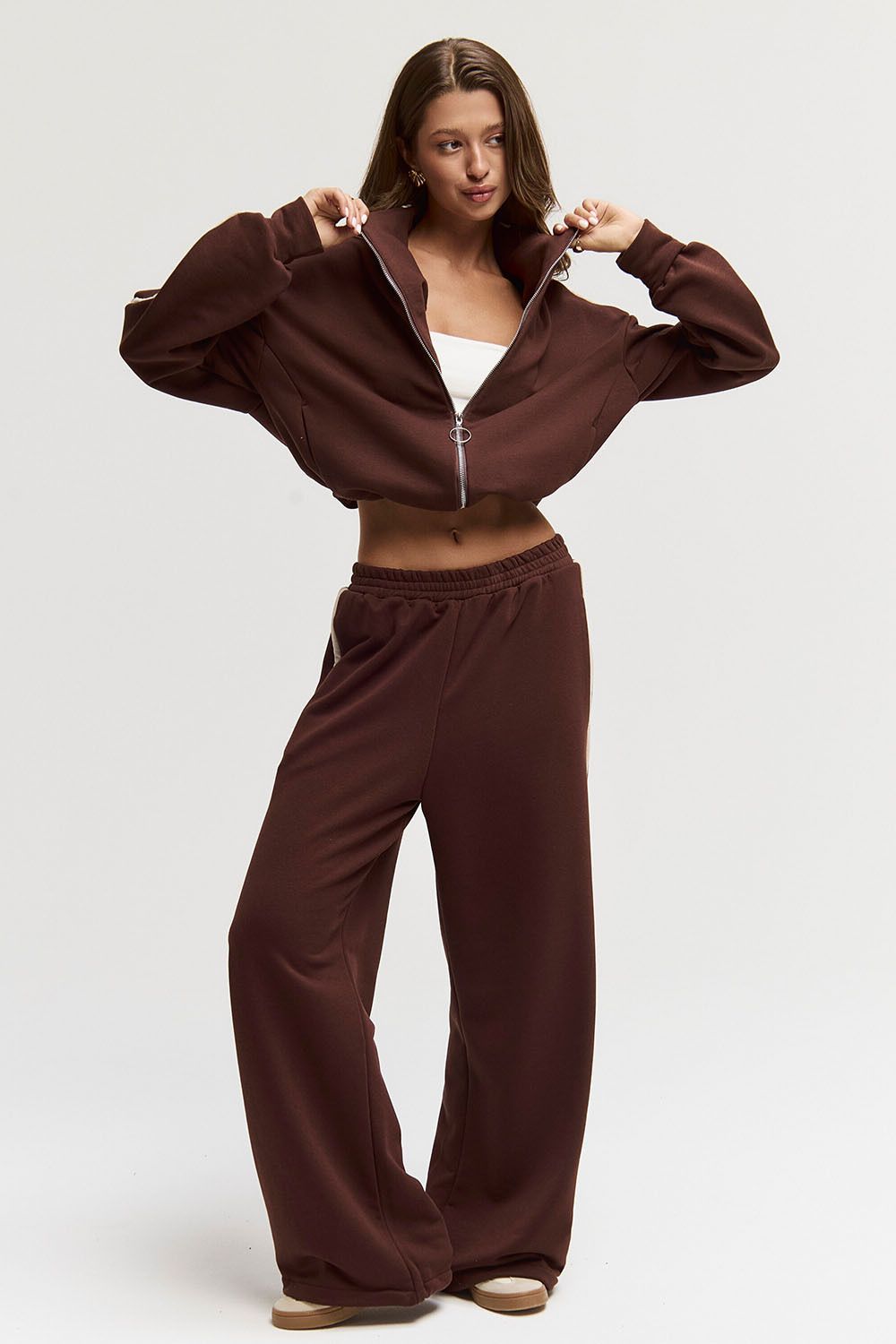 Олимпийка на молнии с лампасами шоколадного цвета