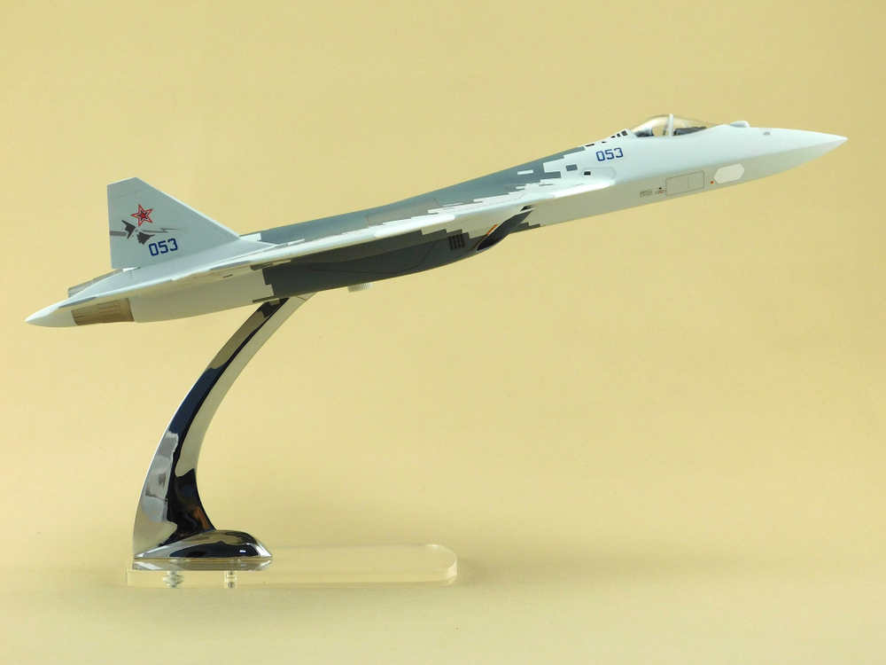 Модель самолета Су-57 (М1:48, 053, Пиксели светлые)