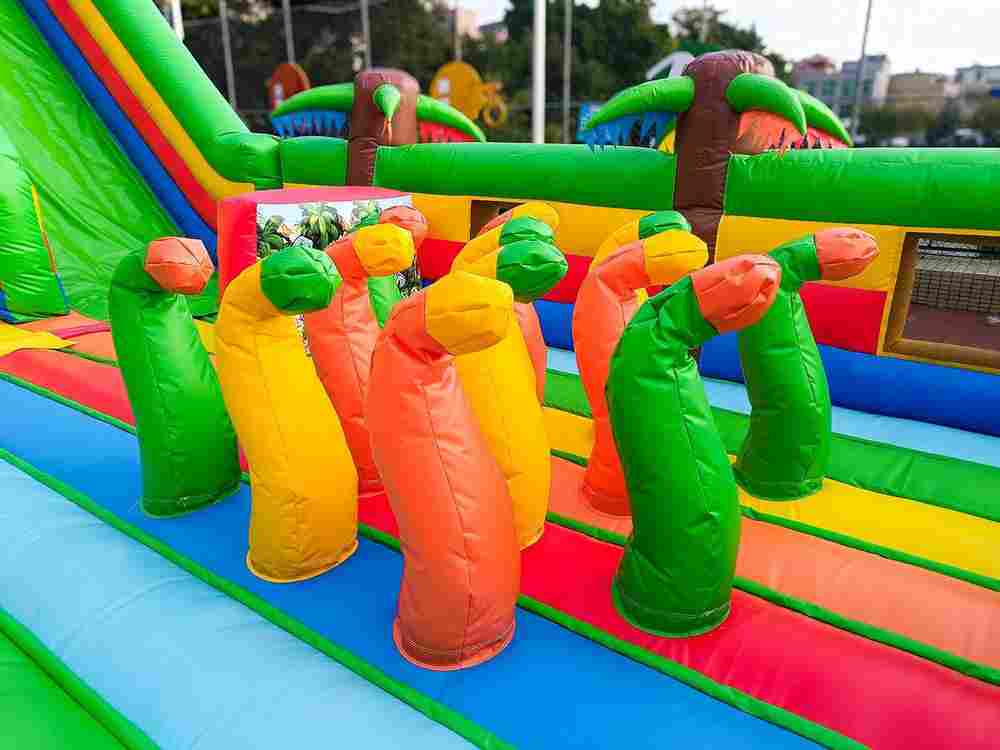 Коммерческий надувной батут «Дракончики», 16x11x8.5