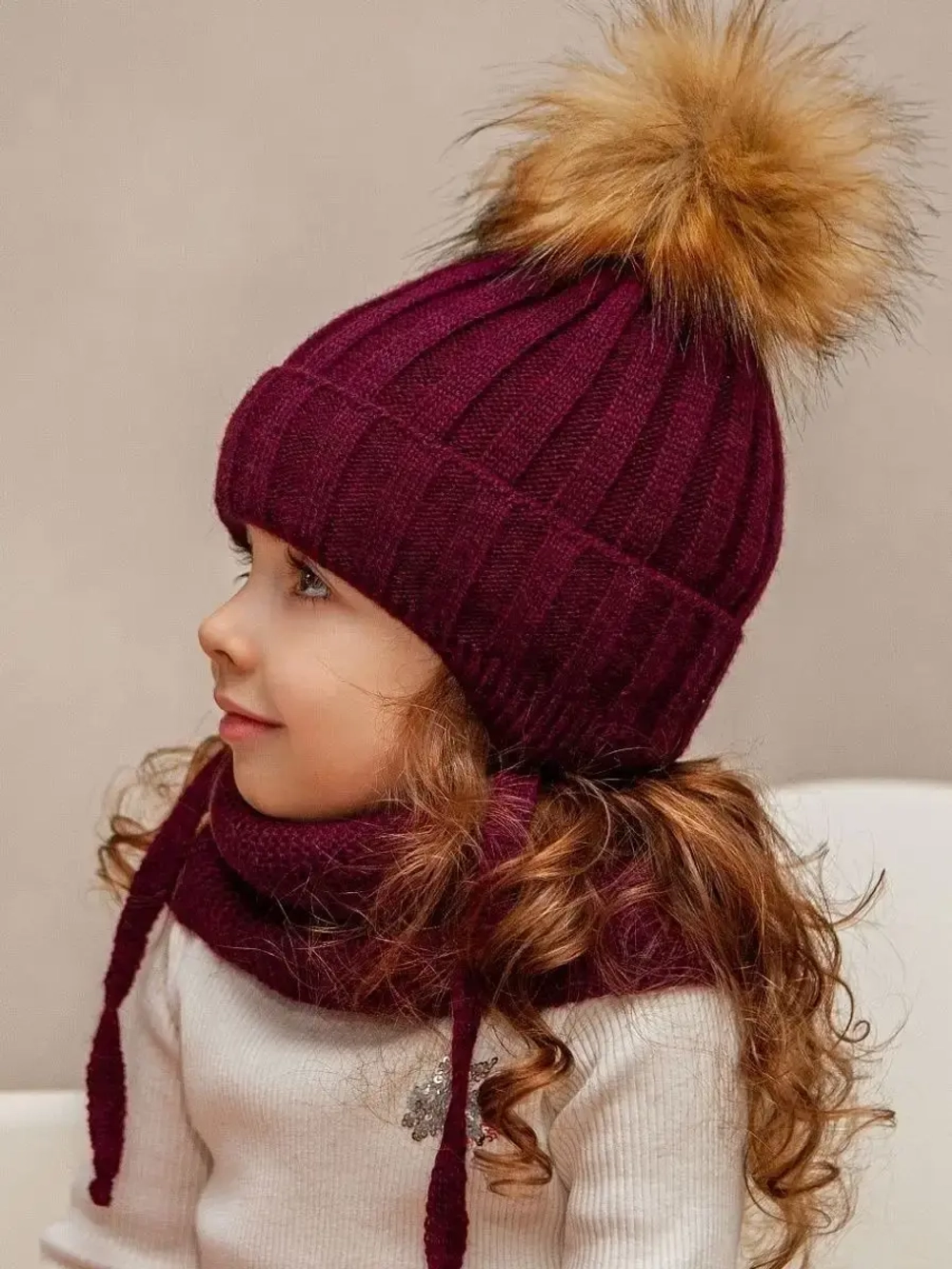 Шапка зимняя для девочки и снуд вязаные
