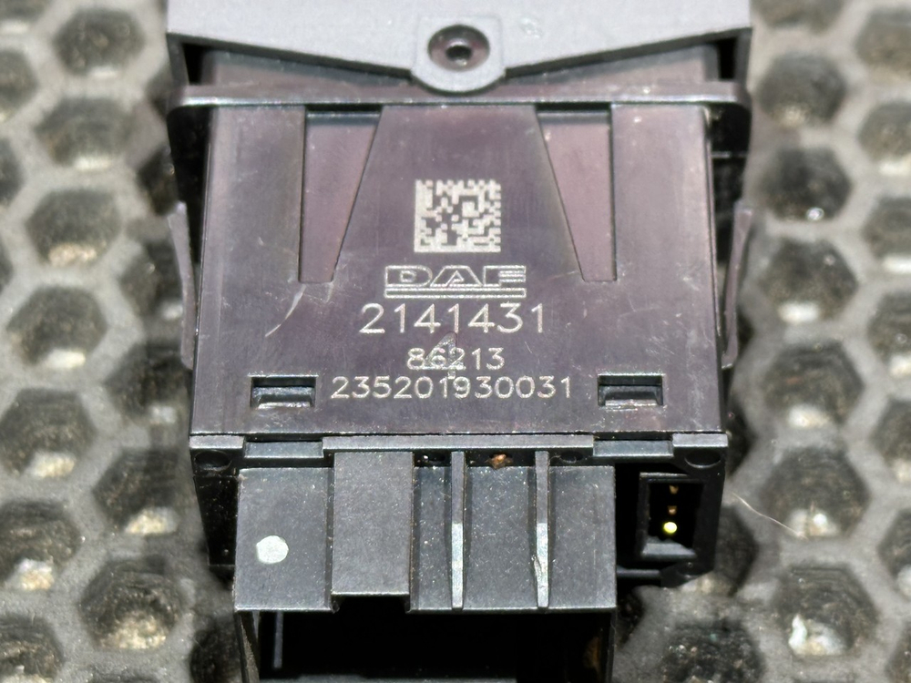 Кнопка люка