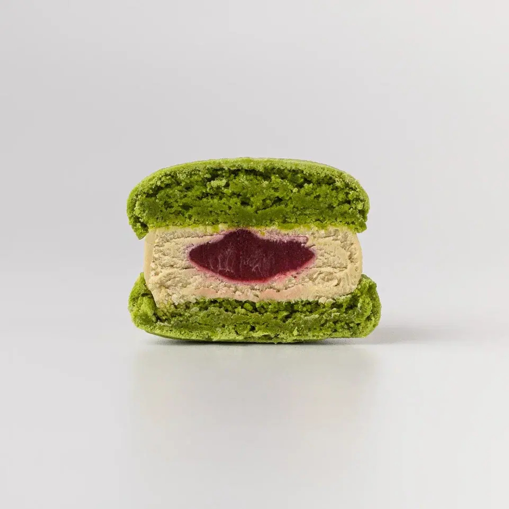 Макаронс "Фисташка-малина"