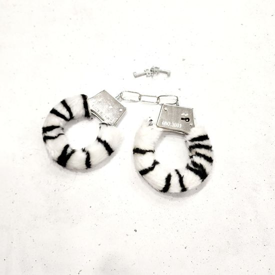 Наручники меховые, зебра