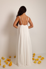 Платье на тонких бретелях макси