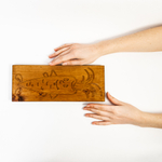 Деревянная разделочная доска из цельного куска древесины сибирского кедра для овощей с гравировкой "Веселая морковка" RD24