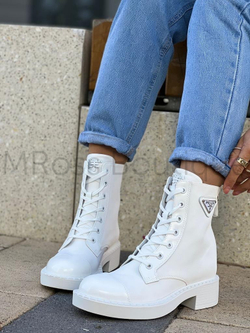 Белые осенние ботинки Prada на шнуровке