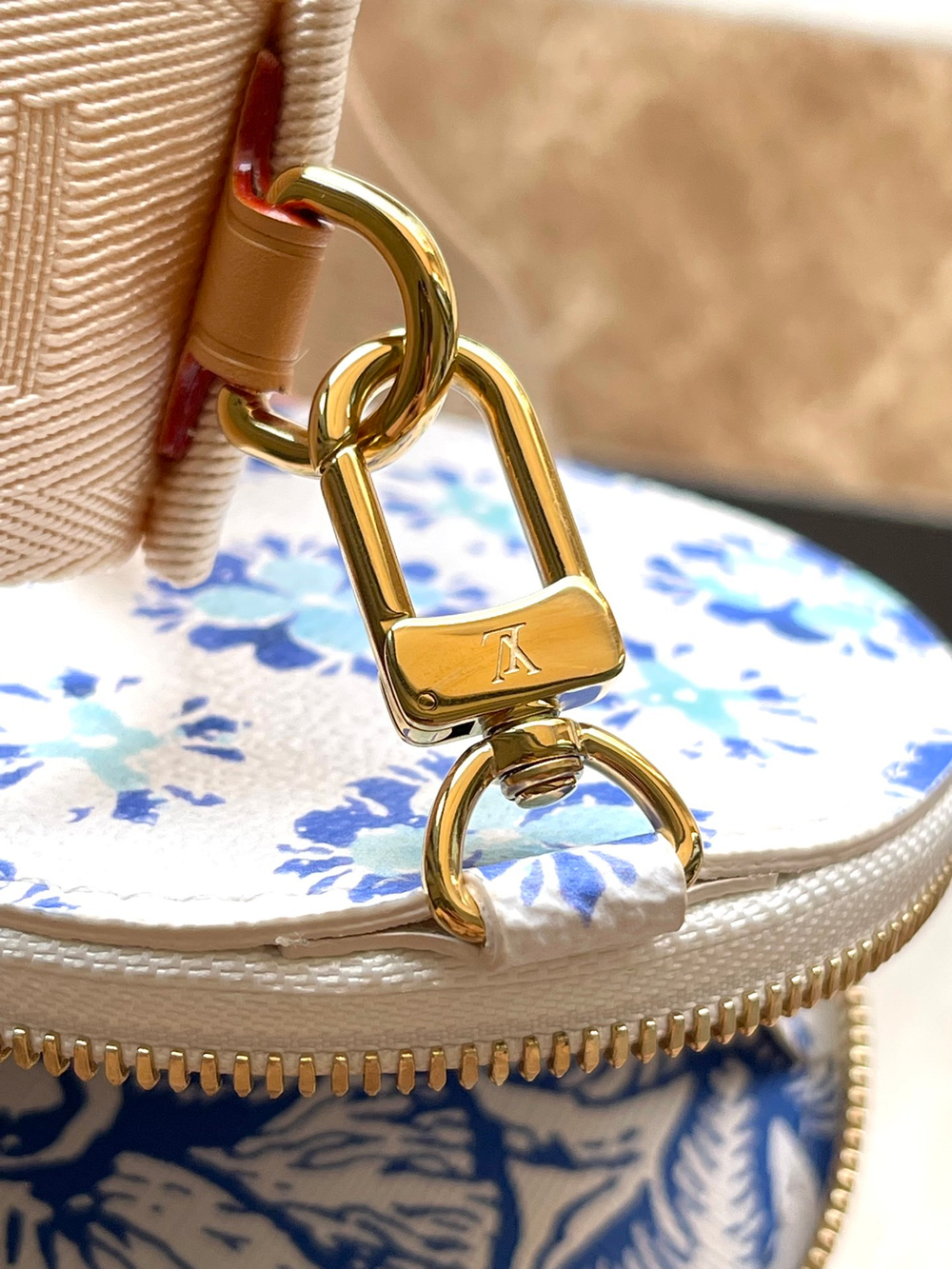 Louis Vuitton Onthego East West