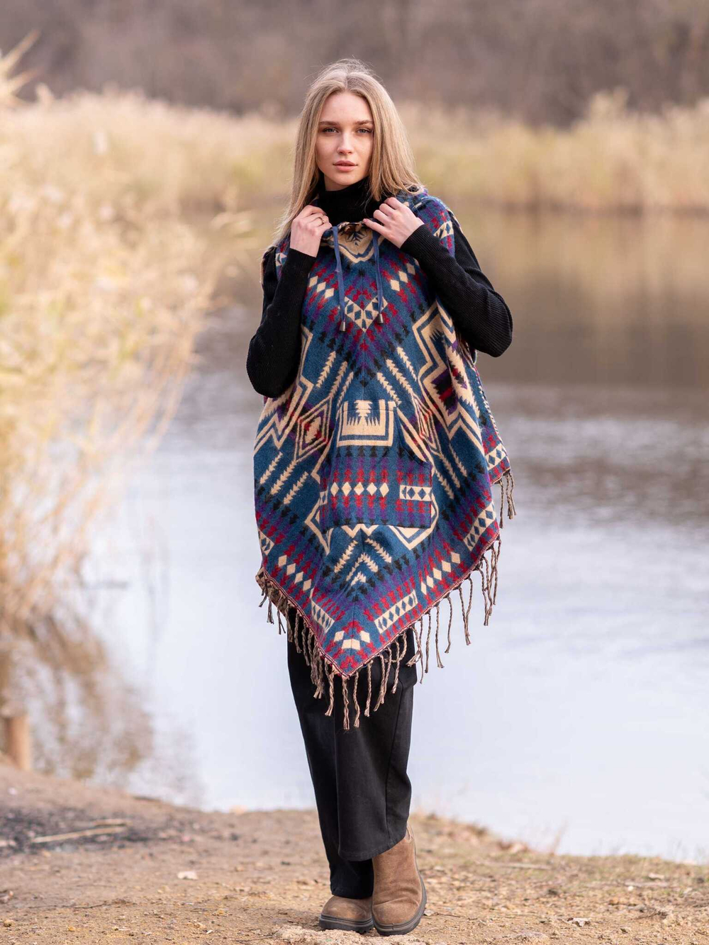 Пончо женское шерстяное с орнаментом
