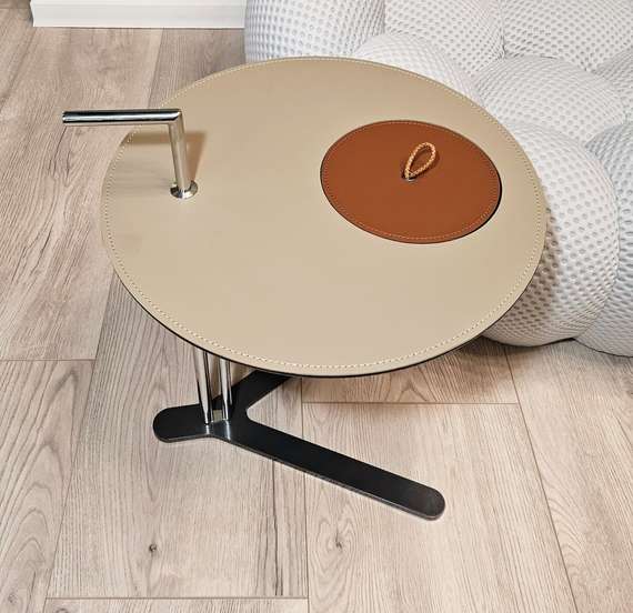 Приставной столик с ручкой 4476, бежевя экокожа