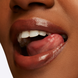 MAC Cosmetics Lustreglass Sheer-Shine Lipstick - глянцевая помада, 3 g