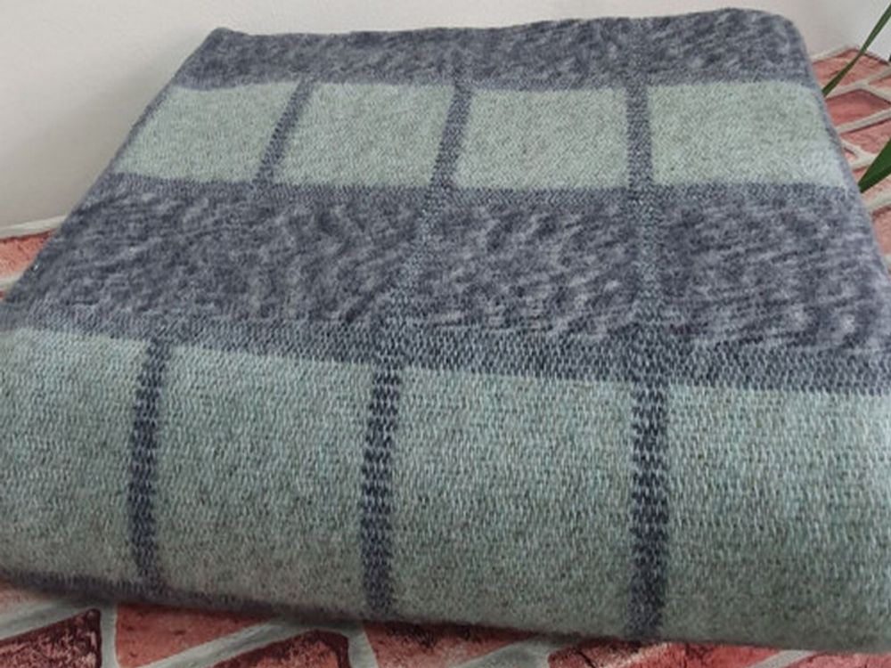 Одеяло полушерстяное "ВВ. СЕРО-ОЛИВКОВАЯ КЛЕТКА-2" ОПШ-1, 50% шерсть, плотность 400 г/м2, Россия.