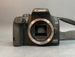 Canon 1000D kit 18-55mm 3.5-5.6 II 3.270 кадров