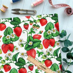 Ткань шелк Армани спелая клубника на белом фоне