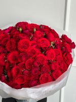 Гранд-букет из красных, кустовых пионовидных роз