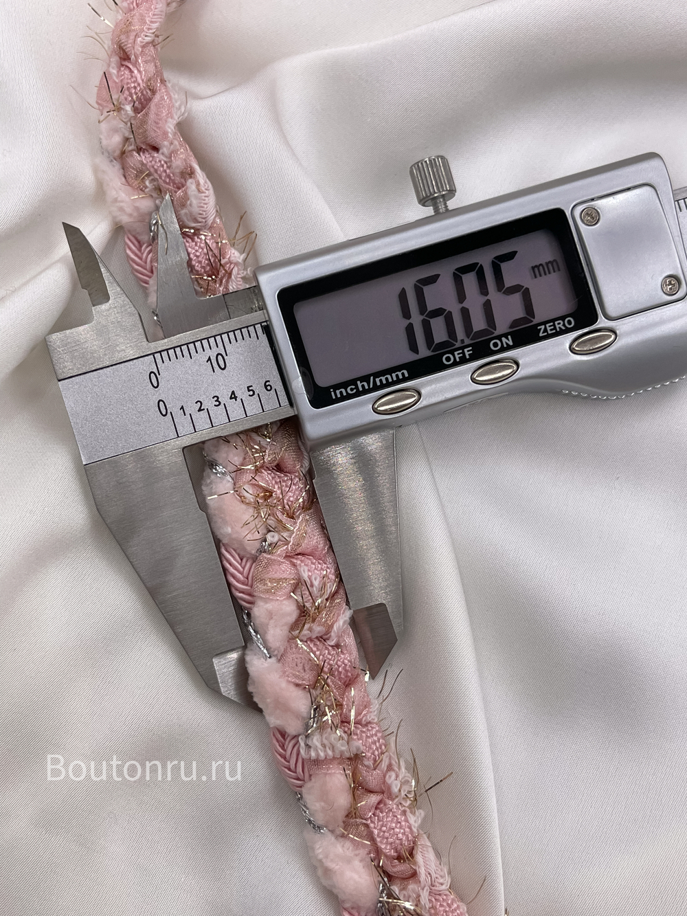 Тесьма плетеная нежно-розовая с золотым люрексом