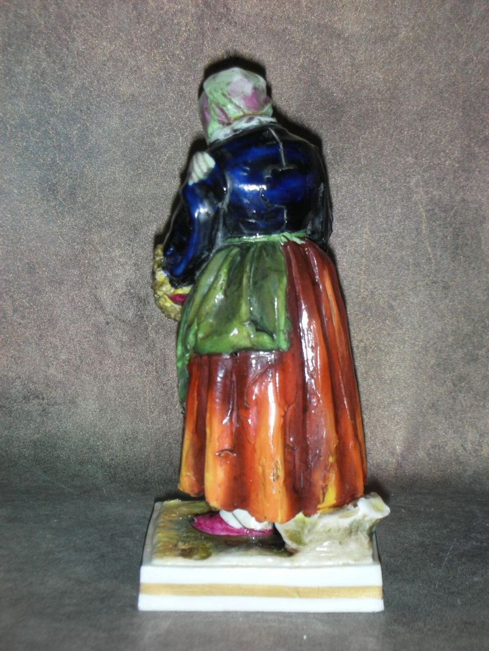 Статуэтка. Фарфор. Нищенка. Volkstedt. Германия