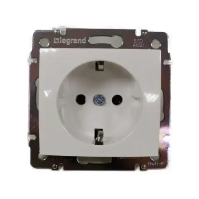 Розетка Legrand Valena + рамка 3 поста Белая