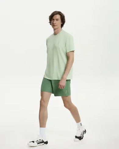 Начали играть в бадминтон?