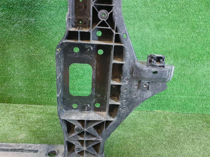 Телевизор Genesis GV80 (2020-н.в.)