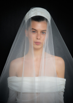 Кокошник M белый с жемчужным декором