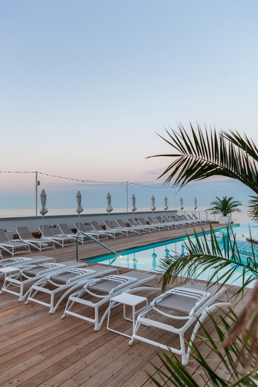 Шезлонг-лежак пластиковый Nardi Atlantico, белый, тортора