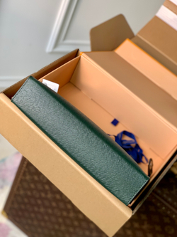 Louis Vuitton Pochette Voyage MM