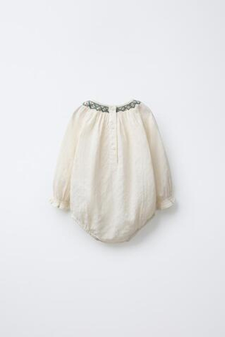 ZARA БОДИ С КОНТРАСТНОЙ ВЫШИВКОЙ, ВАНИЛЬНЫЙ