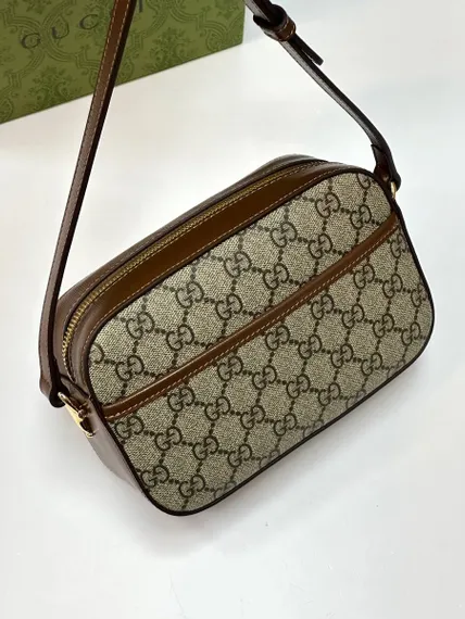 Маленькая сумка на плечо Gucci Horsebit 1955 бежевый