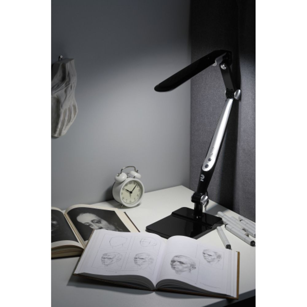 Настольный светильник ЭРА NLED-497-12W-BK светодиодный на струбцине и с основанием черный