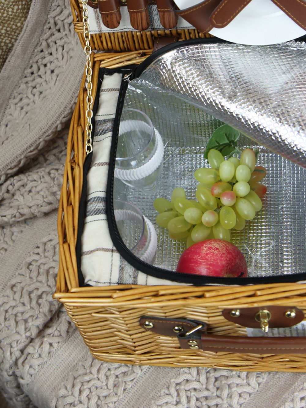 HOLYDAY BASKET Набор для пикника с термосумкой и пледом на 4 персоны