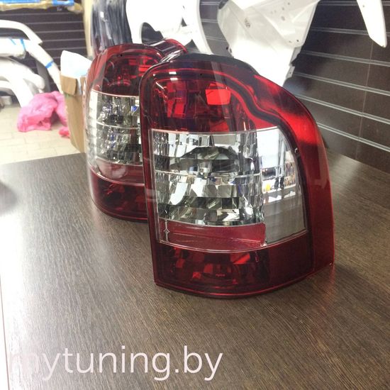 Задние фонари Ford Mondeo 1/2 red white