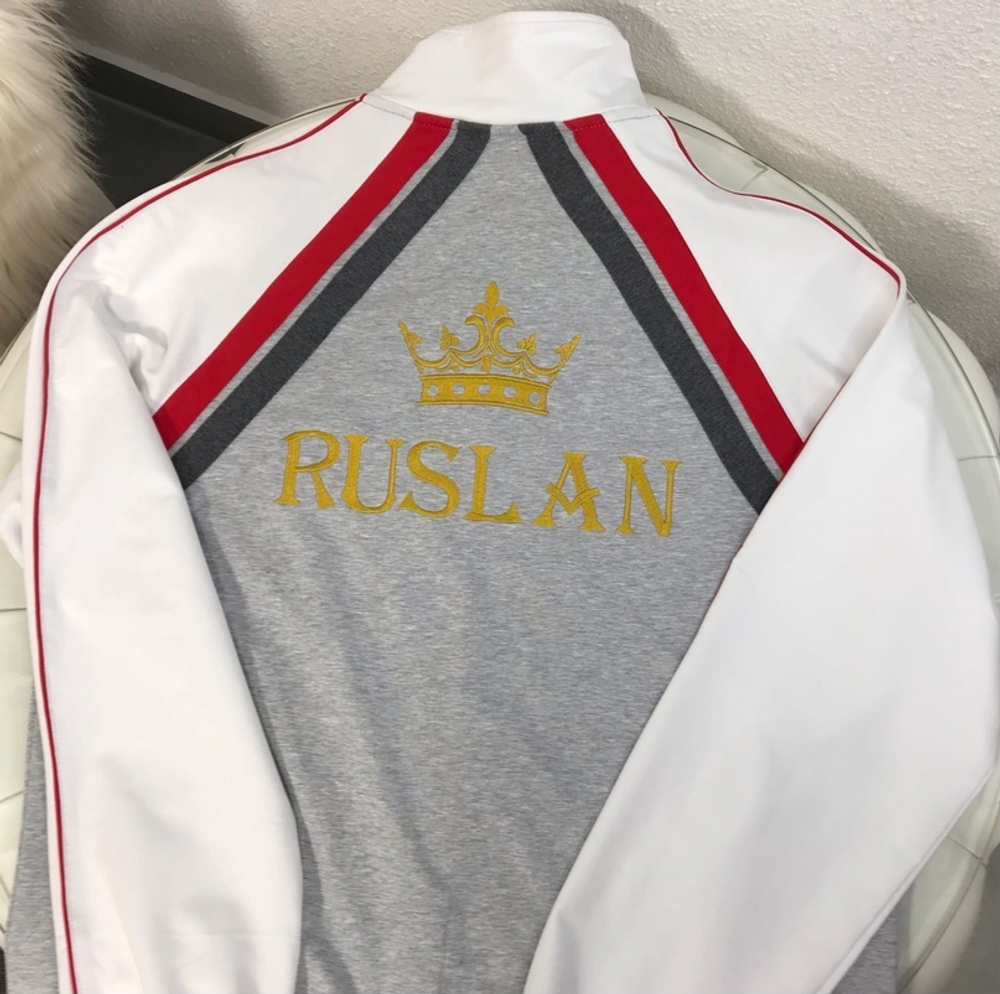 Корпоративная одежда с вышивкой логотипа