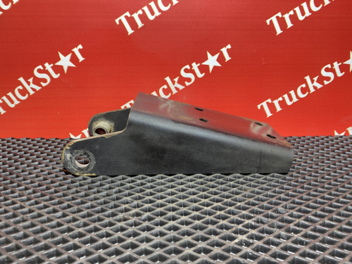 Кронштейн амортизатора переднего