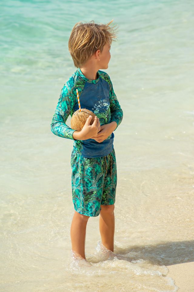 Зеленая плавательная футболка с 3D деталями