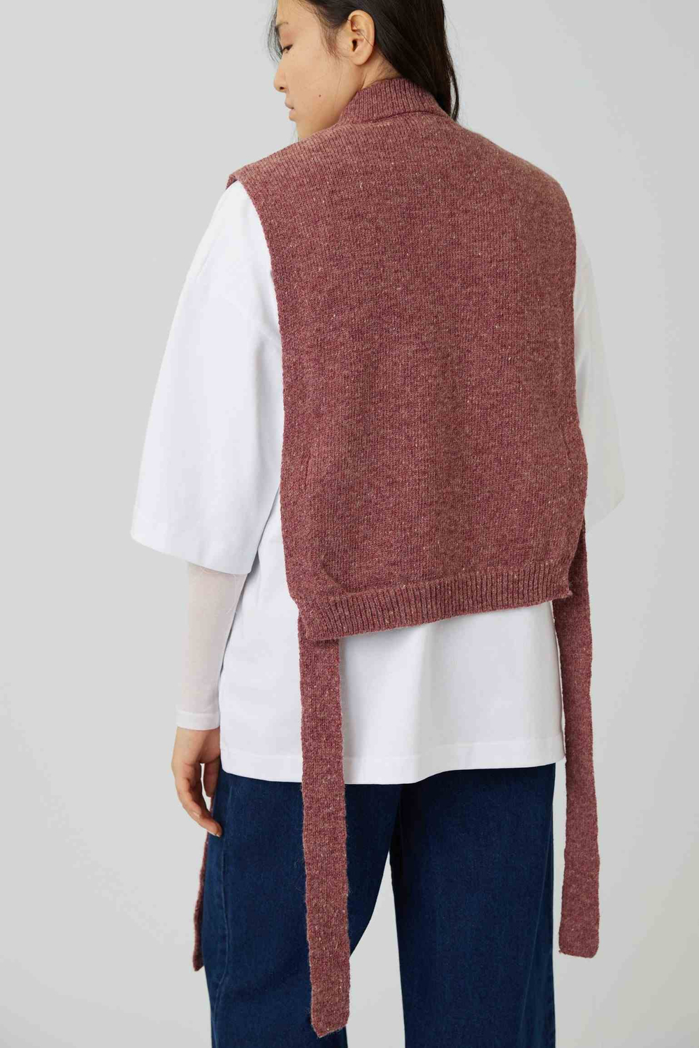 Манишка из шерсти брусничного цвета