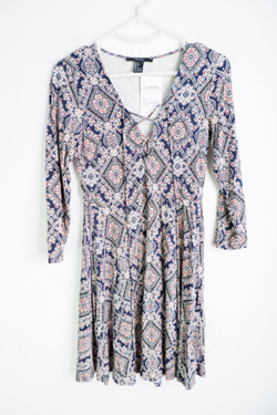 Платье Forever21 лаконичное, маркировка S, визуально на 44 размер