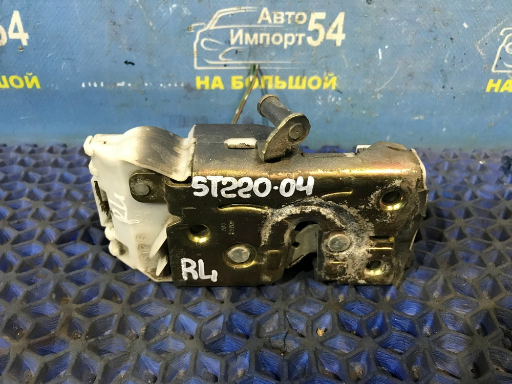 Замок двери задней левой TOYOTA AVENSIS 2001