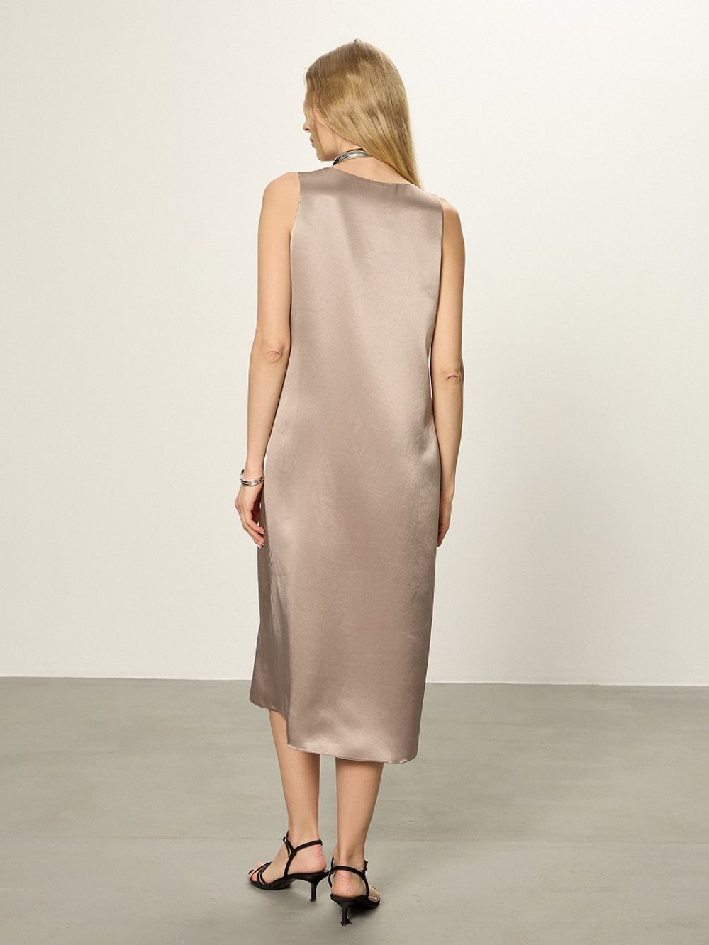 Платье серое атлас