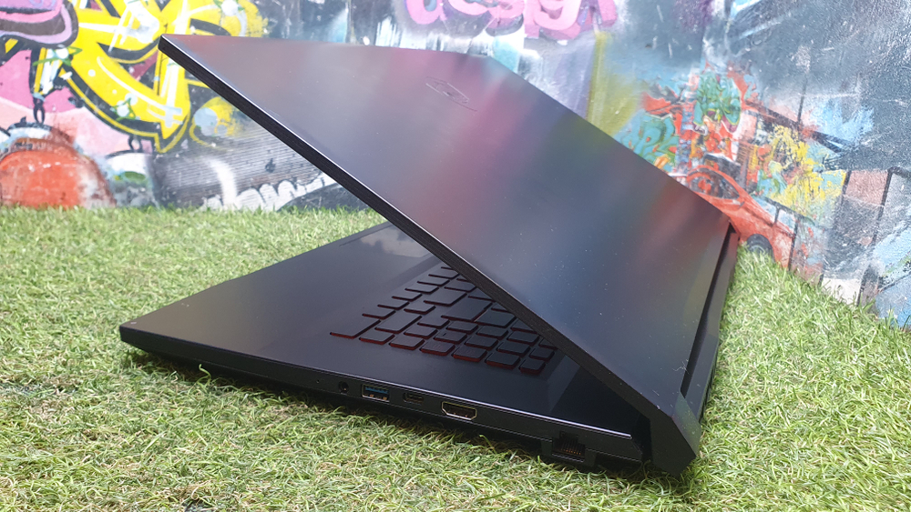 Игровой MSI i7-12/16Gb/RTX 3070 8Gb/FHD/144 Hz/Katana GF76 12UG-066XRU 9S7-17L322-066/ Windows 10