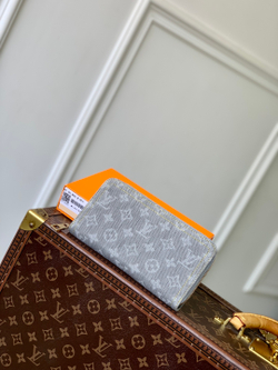 Louis Vuitton Zippy Wallet