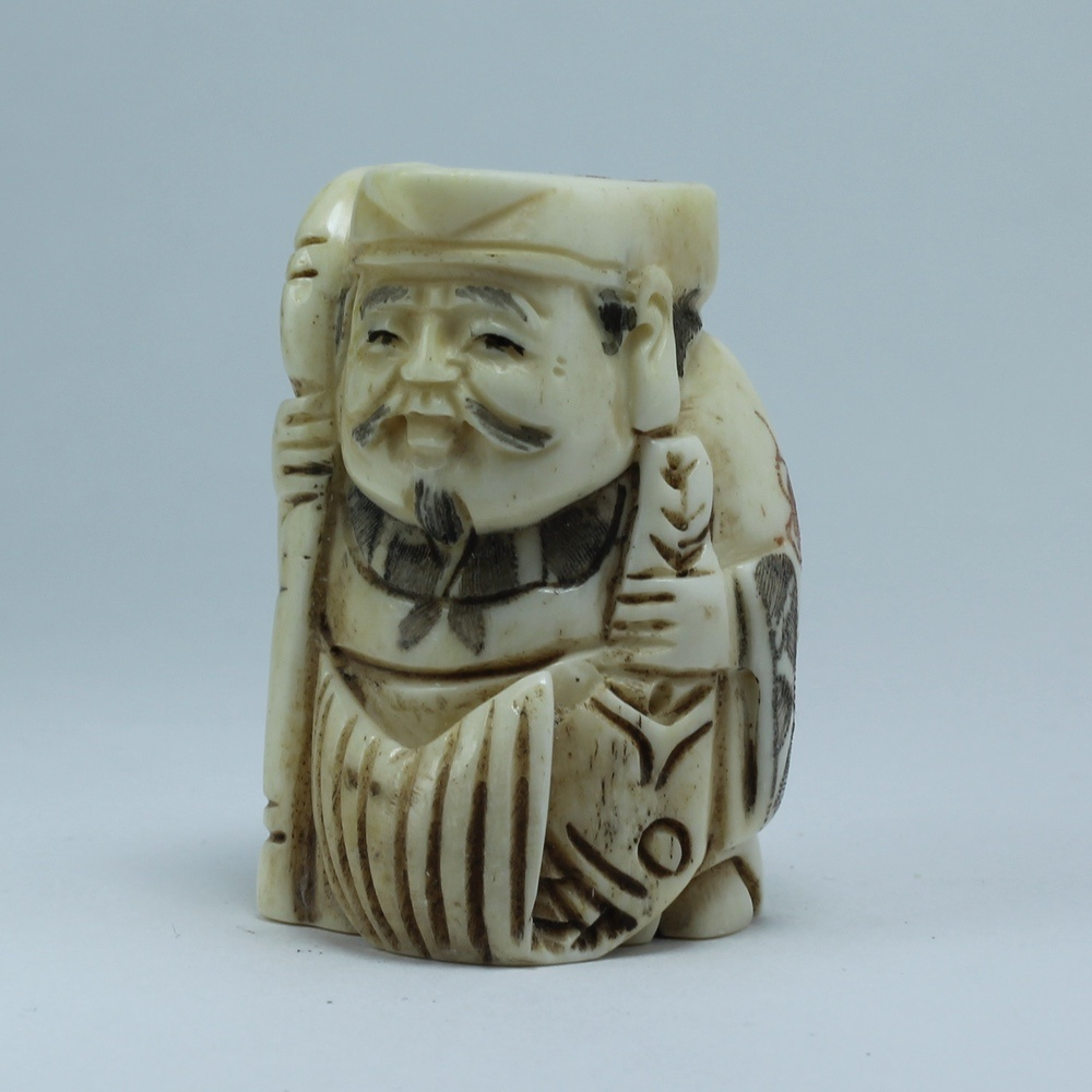 Нэцкэ Эбису с посохом и рыбиной