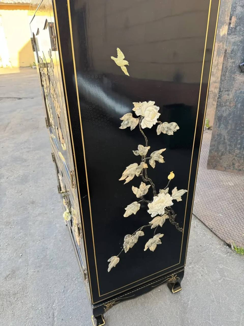 Шкаф в стиле шинуазри