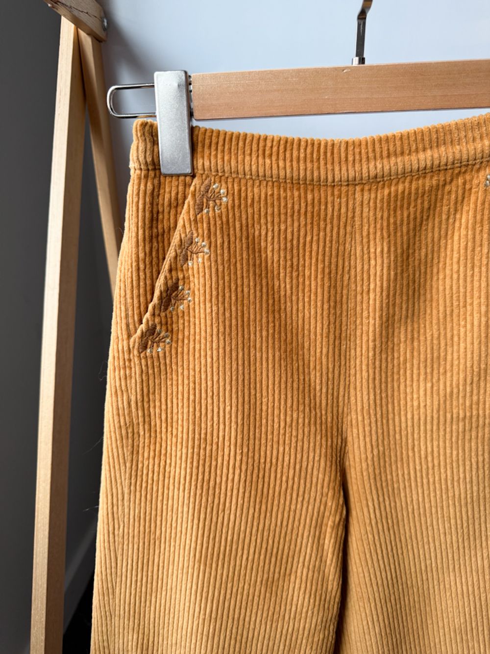 Вельветовые брюки Louise Misha, 122