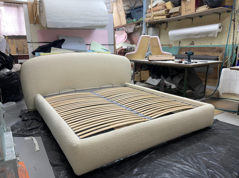 Двуспальная кровать